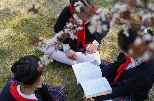 让运动歌声艺术充满校园极大地缓解了学生的身心压力